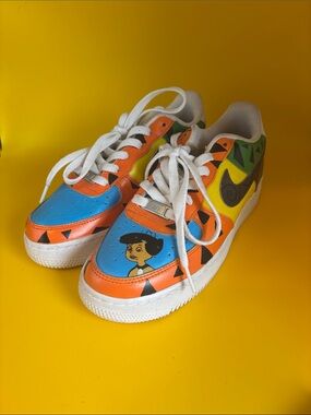 Nike Boys Sneakers — Blue, Orange, Yellow & Green Flintstones Design. Boys 6Y